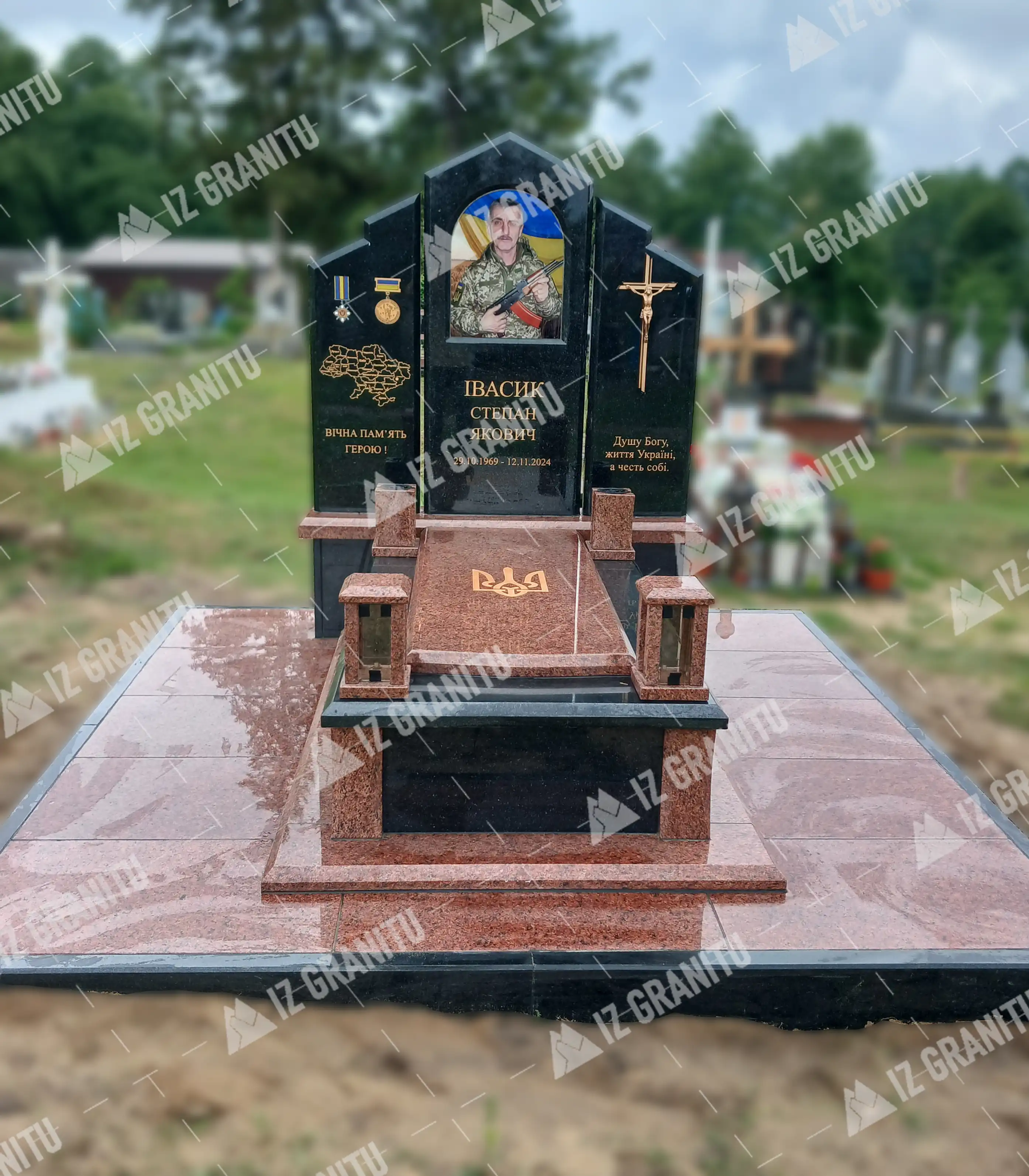 Пам'ятник для військових 33